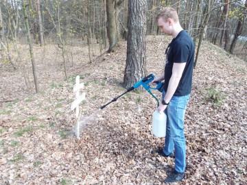 Wiosenne porządki na cmentarzach wojennych z czasów I wojny światowej w Kamionie nad Rawką, 